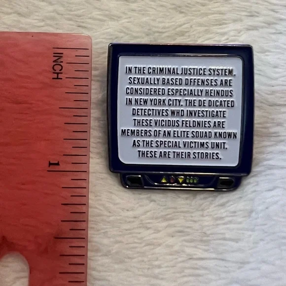 Law and order SVU lapel pin - Picture 2 of 3